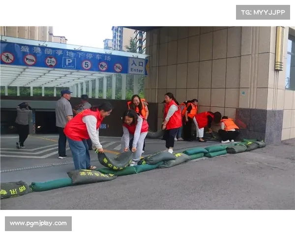 榆林赛后观众自觉清理看台12吨垃圾获市政表彰展现城市文明风貌 榆林赛后观众自觉清理看台12吨垃圾获市政表彰展现城市文明风貌
